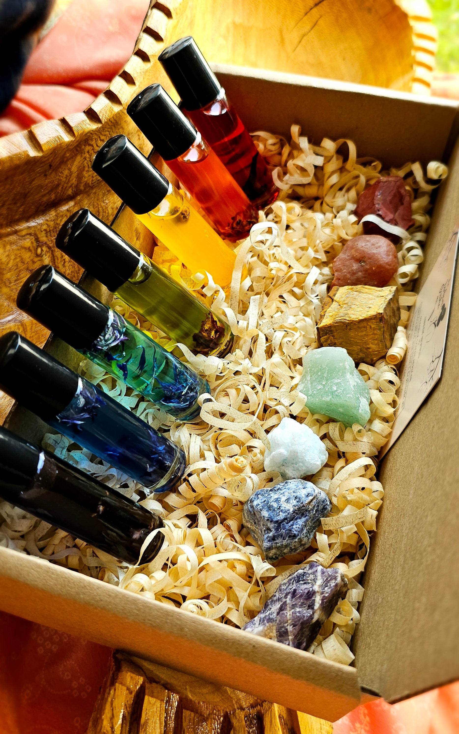 7 Chakra Oil Perfume & Crystal Set