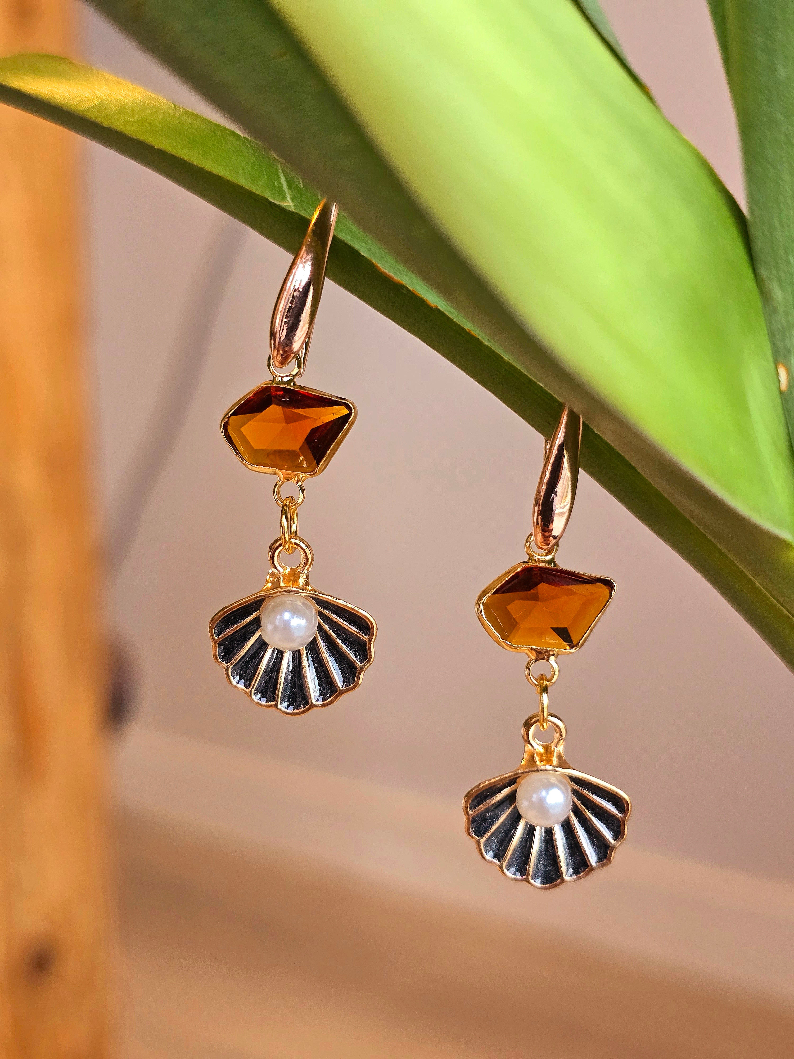 She Sells Sea Shells - Gold
